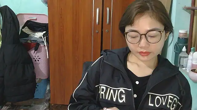 Uhem112 online show from November 2025 12:32:02 AM