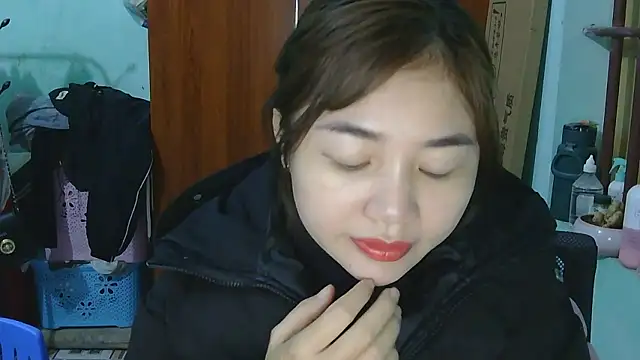 Uhem112 online show from December 2025 01:12:02 AM