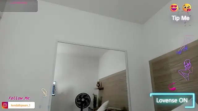 Kylie Cross online show from September 2025 04:03:01 AM