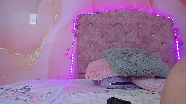 violet taylor  online show from January 2026 02:14:01 AM