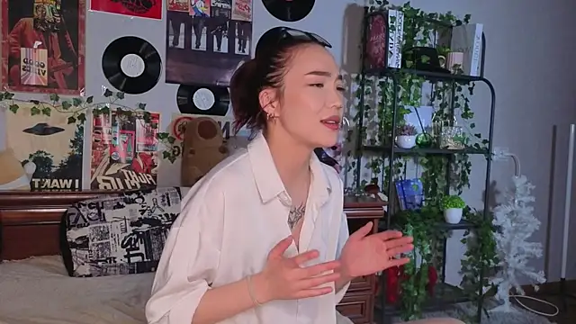 OdetteBiddy online show from November 2025 08:29:01 PM