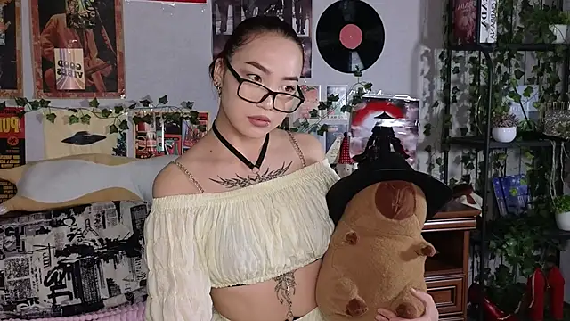 OdetteBiddy online show from November 2025 08:08:02 PM