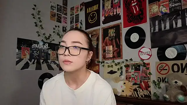 OdetteBiddy online show from December 2025 08:18:02 PM