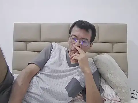 skinnylatino51 online show from February 2026 01:24:02 AM