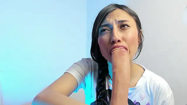 Alanaloiiss  online show from September 2025 05:50:01 AM