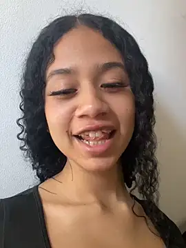 jadee8 online show from April 2026 07:44:01 PM