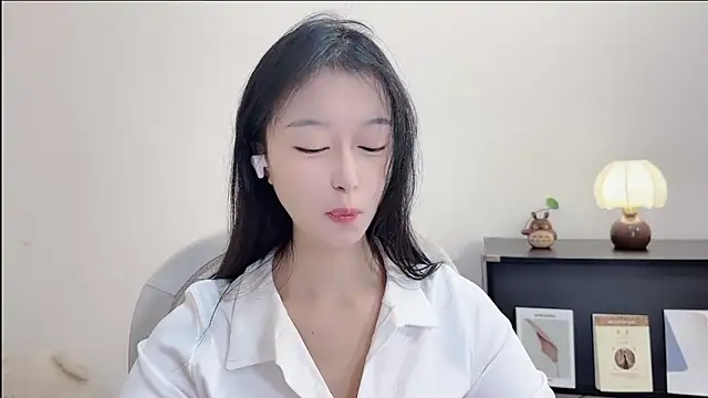 Onechestnut online show from October 2025 06:16:02 AM