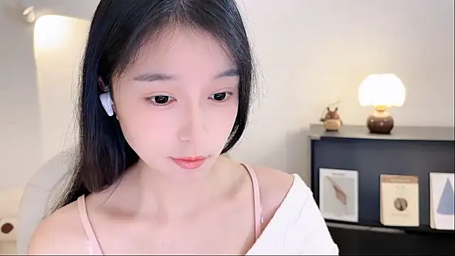 Onechestnut online show from November 2025 05:32:02 AM