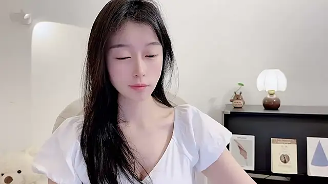 Onechestnut online show from November 2025 06:35:01 AM