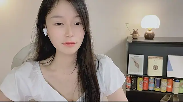 Snapshot of Onechestnut chatting on April 2026 05:12:02 PM Onechestnut online show from April 2026 05:12:02 PM