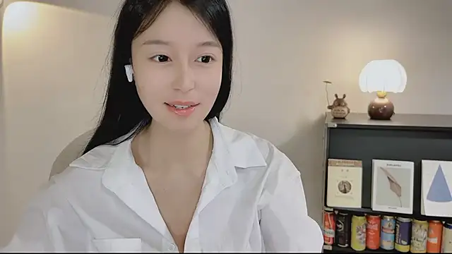 Snapshot of Onechestnut chatting on April 2026 05:19:01 AM Onechestnut online show from April 2026 05:19:01 AM