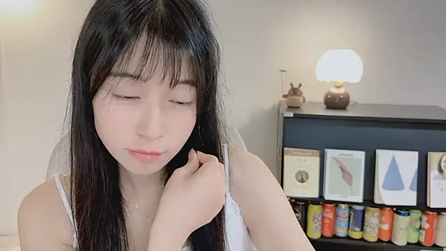 Snapshot of Onechestnut chatting on May 2026 05:34:02 AM Onechestnut online show from May 2026 05:34:02 AM