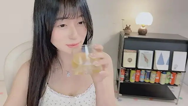 Snapshot of Onechestnut chatting on May 2026 05:08:02 PM Onechestnut online show from May 2026 05:08:02 PM