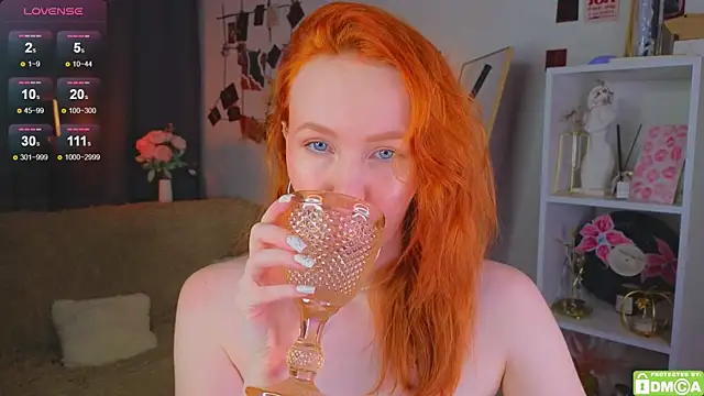 Snapshot of JoyceJones chatting on November 2025 08:18:01 PM JoyceJones online show from November 2025 08:18:01 PM