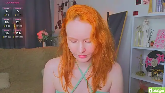 Snapshot of JoyceJones chatting on November 2025 09:28:01 PM JoyceJones online show from November 2025 09:28:01 PM