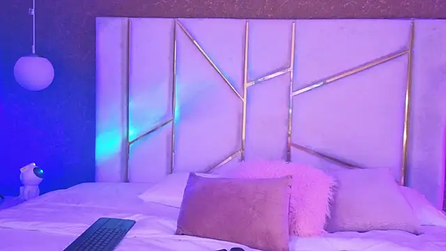 Miiss Bubble online show from September 2025 07:37:02 PM