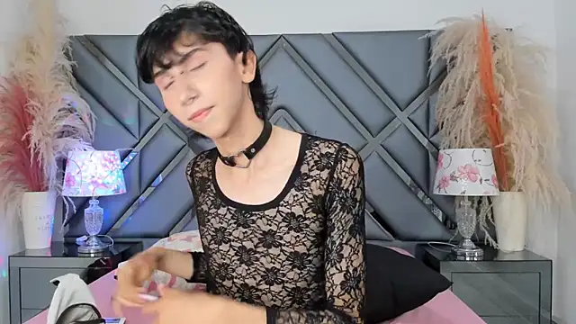 Milan LewisS online show from November 2025 12:05:01 PM