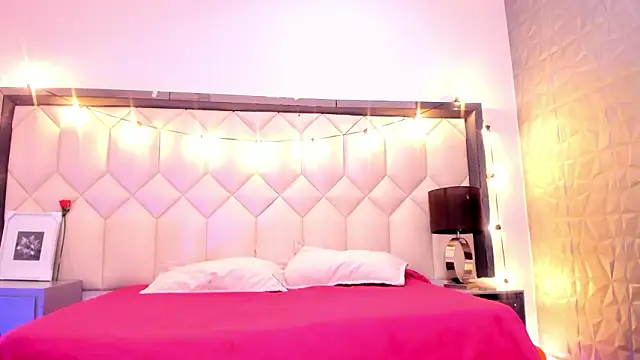 Snapshot of Scarletbigbug chatting on February 2026 11:41:01 AM Scarletbigbug online show from February 2026 11:41:01 AM