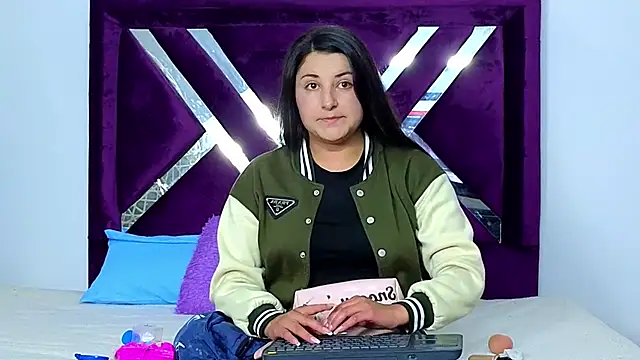 cuteeimy online show from November 2025 06:08:01 PM