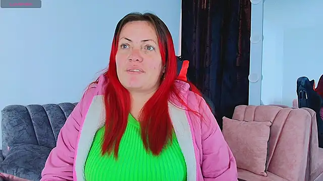 carolinhe  online show from October 2025 08:17:01 PM