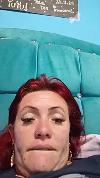 carolinhe  online show from December 2025 02:45:02 PM