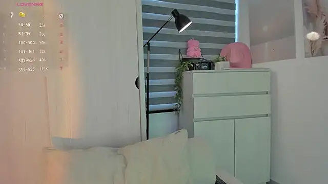 EmmyKenner online show from September 2025 10:53:02 AM