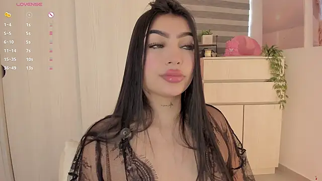 EmmyKenner online show from November 2025 01:43:01 PM