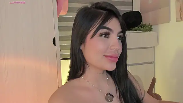 EmmyKenner online show from April 2026 12:02:01 PM