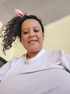 Snapshot of You-sexy-starr chatting on November 2025 03:01:01 PM You-sexy-starr online show from November 2025 03:01:01 PM