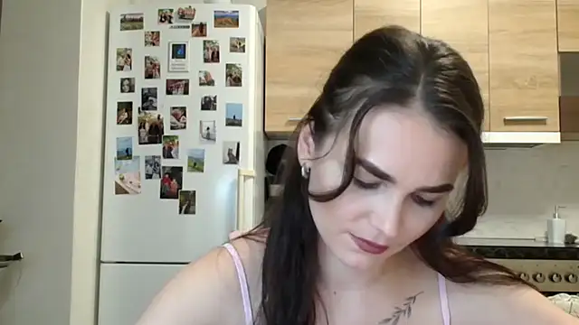 Silviaa a online show from December 2025 08:03:01 PM