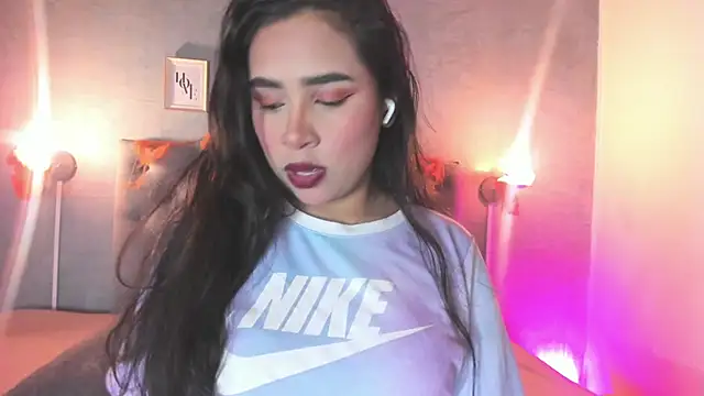 Snapshot of GiannaSlimJB chatting on October 2025 03:25:03 AM GiannaSlimJB online show from October 2025 03:25:03 AM