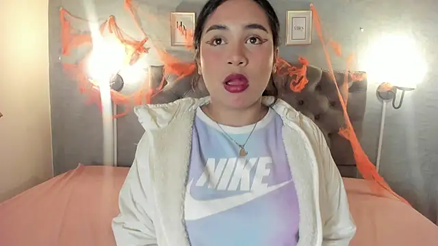 Snapshot of GiannaSlimJB chatting on October 2025 03:18:02 AM GiannaSlimJB online show from October 2025 03:18:02 AM