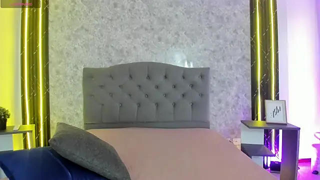 GiannaSlimJB online show from March 2026 07:36:02 PM