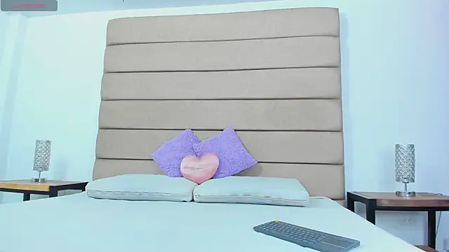 Snapshot of susan_elliot chatting on November 2025 07:45:02 PM susan elliot online show from November 2025 07:45:02 PM