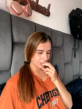 AllieYourGirl online show from November 2025 04:47:01 PM