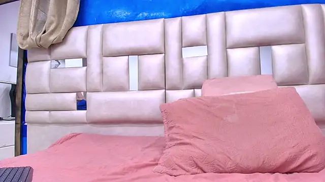 emmacurvy online show from October 2025 03:04:02 AM