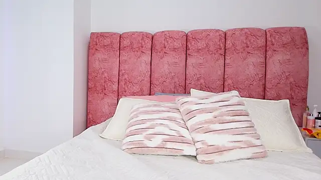 emmacurvy online show from November 2025 03:07:01 AM