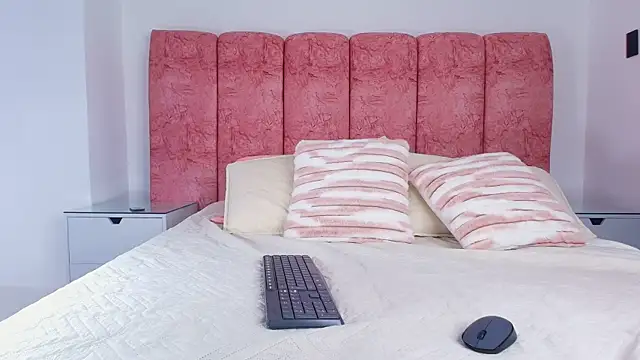 emmacurvy online show from November 2025 03:09:02 AM