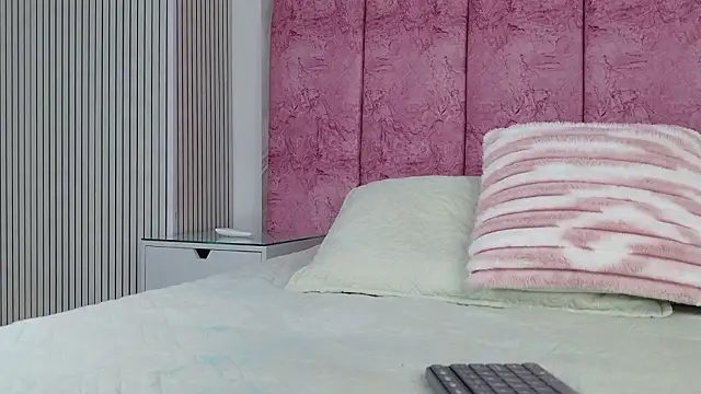 emmacurvy online show from February 2026 03:04:02 AM