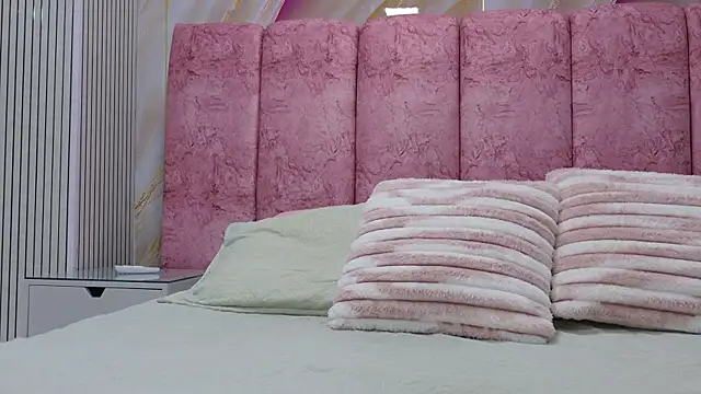 emmacurvy online show from March 2026 03:17:01 AM