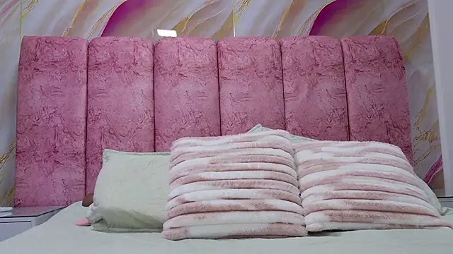 emmacurvy online show from April 2026 03:11:01 AM