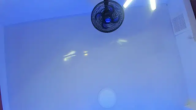 LittleeJaz online show from October 2025 04:01:01 AM