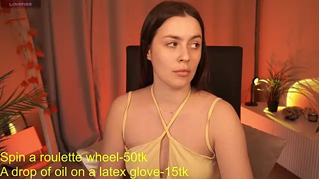 Snapshot of EmiliyaRoude chatting on November 2025 01:25:02 PM EmiliyaRoude online show from November 2025 01:25:02 PM