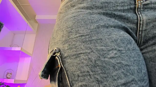 keyla mejia online show from December 2025 12:03:02 PM