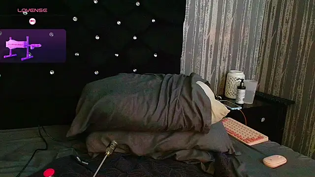 Alicee Moonn online show from April 2026 09:39:33 PM