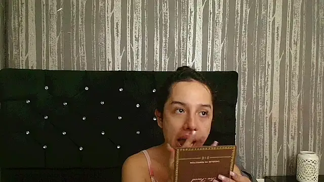 Snapshot of Alicee_Moonn chatting on June 2026 07:18:02 PM Alicee Moonn online show from June 2026 07:18:02 PM