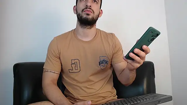 Snapshot of SouthernMilk chatting on September 2025 09:03:02 PM SouthernMilk online show from September 2025 09:03:02 PM