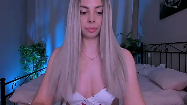 VelvetEliza online show from July 2026 07:32:01 PM