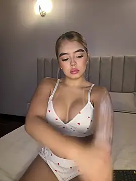 Snapshot of Mia_Roswell chatting on April 2026 04:07:01 AM Mia Roswell online show from April 2026 04:07:01 AM