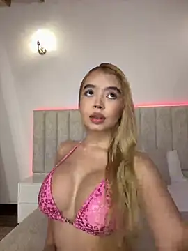 Snapshot of Mia_Roswell chatting on June 2026 12:37:01 AM Mia Roswell online show from June 2026 12:37:01 AM